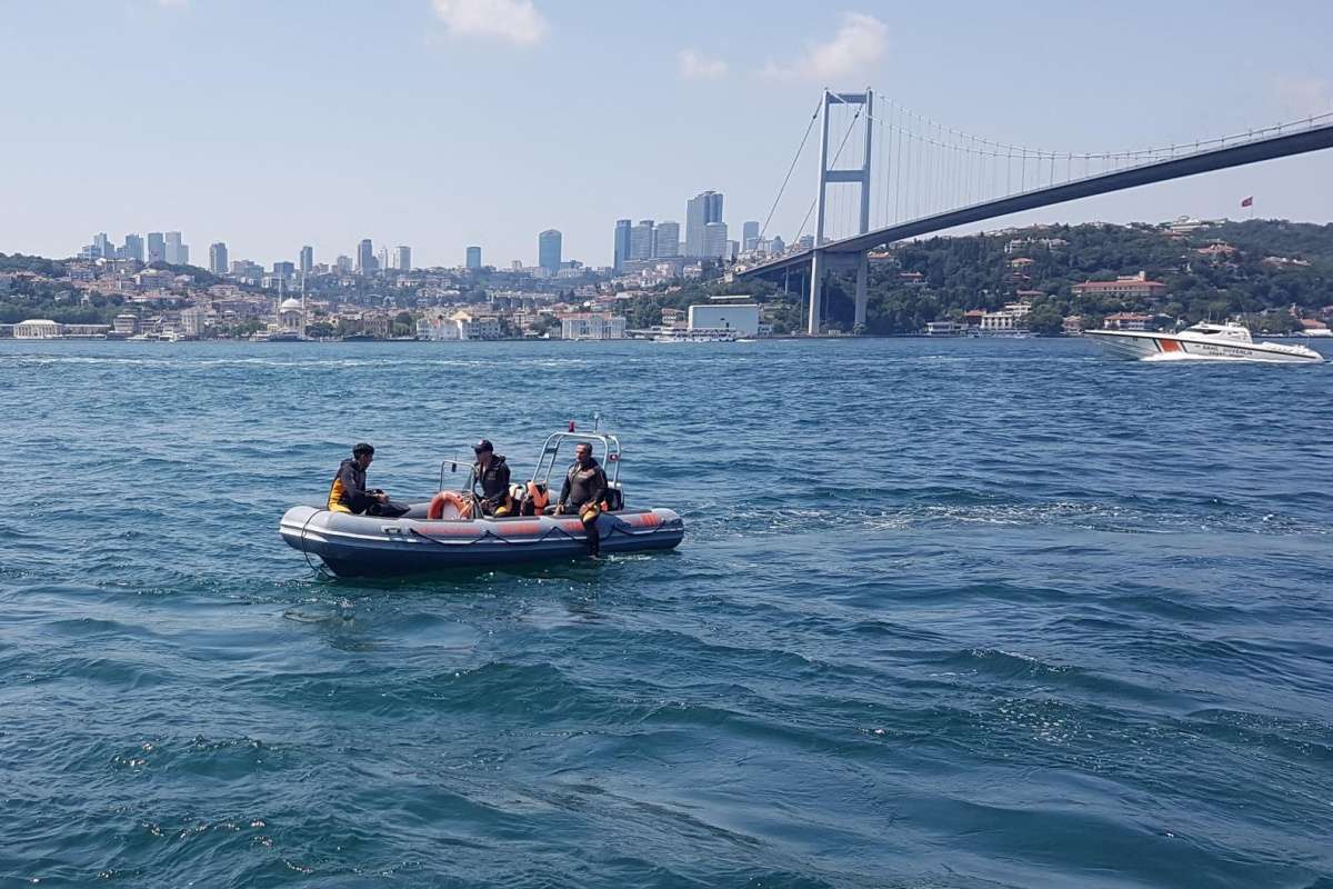 Kuzguncuk'ta serinlemek için denize giren kişi kayboldu