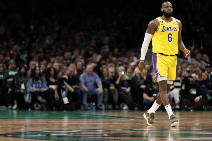 LeBron James triple-double yaptı, Lakers iki maç sonra kazandı