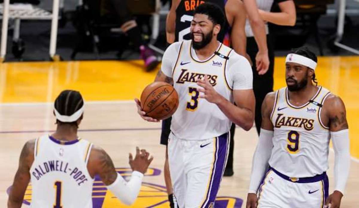 Los Angeles Lakers, Davis'in 42 sayısıyla kazandı