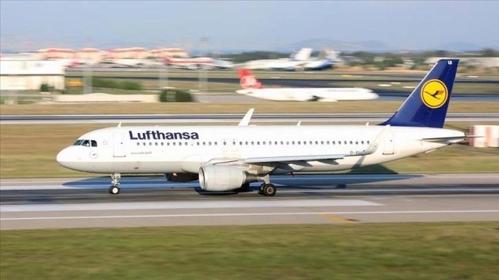 Lufthansa, kabin personelinin maaşını artıracak