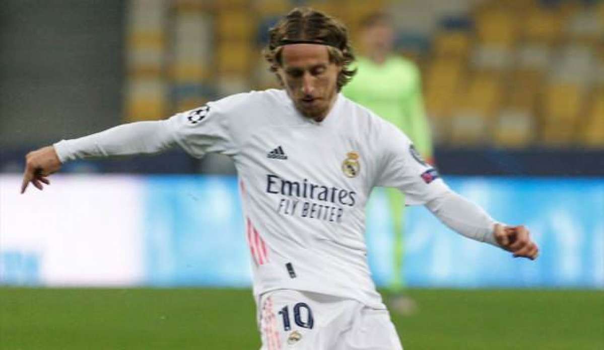 Luka Modric'ten 1 yıllık imza!