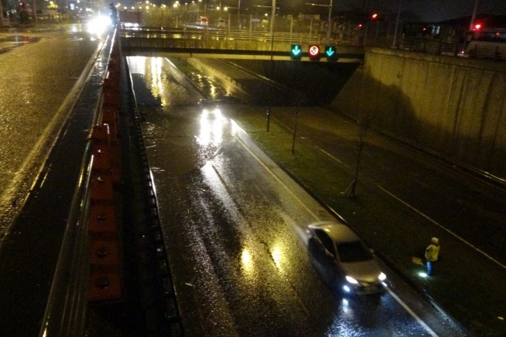 Malatya'da sağanak yağış etkili oldu