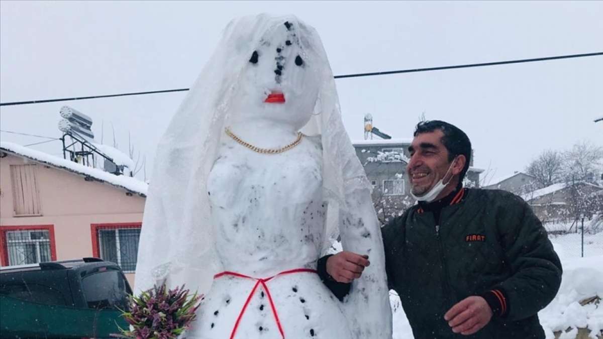 Malatya'da yapılan 'kardan gelin' görenlerin ilgisini çekti