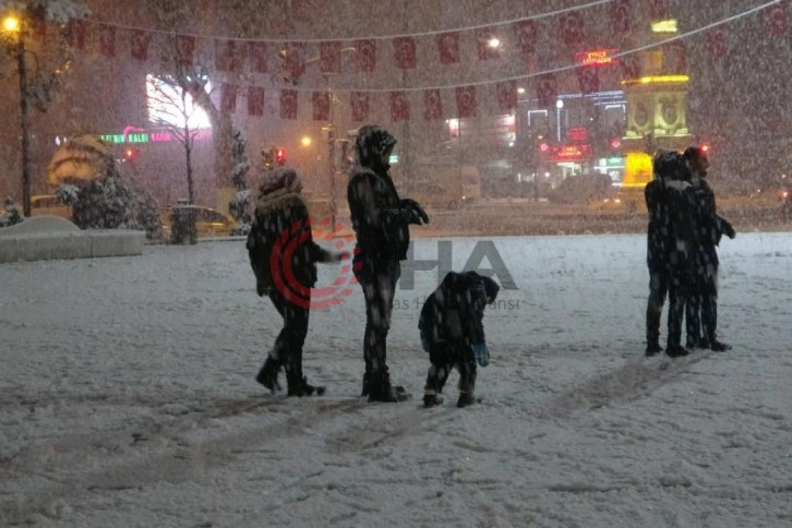 Malatya’ya lapa lapa kar yağdı