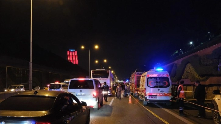 Maltepe'de aracın yol kenarında çalışan İBB işçilerine çarpması sonucu 4 kişi öldü