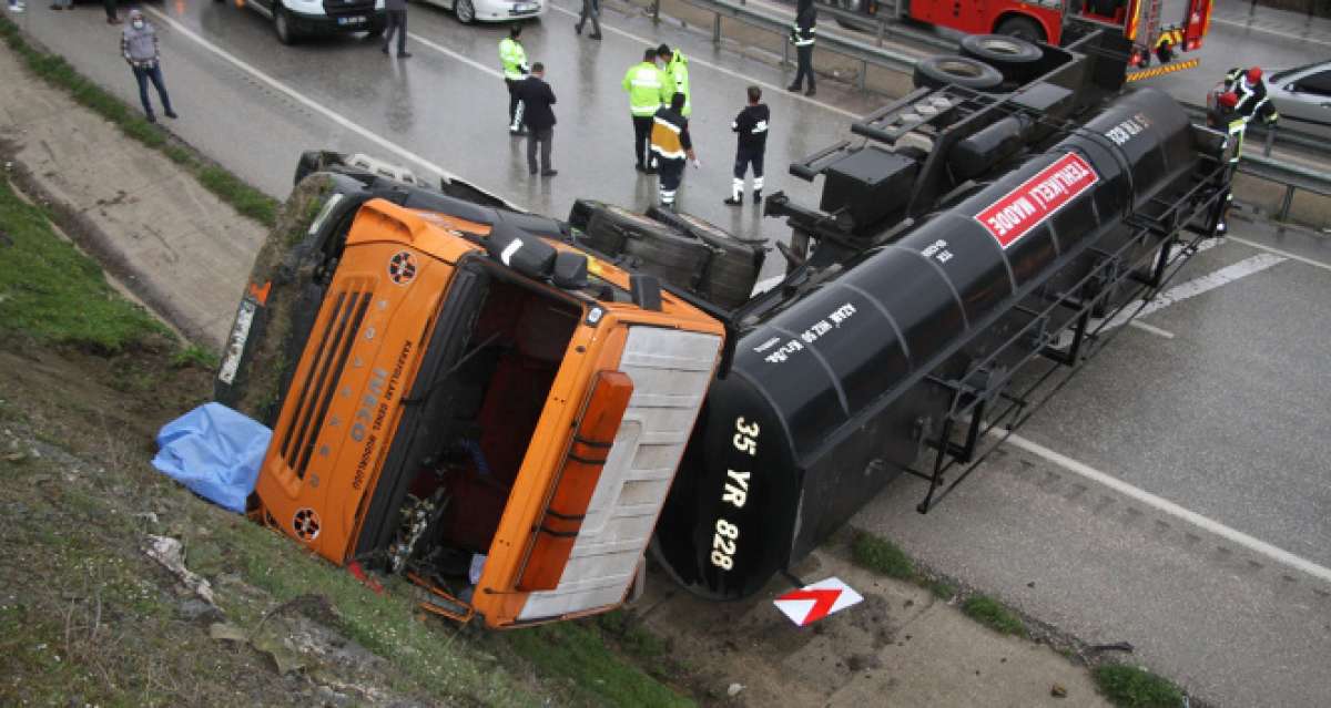 Manisa'da zift yüklü tanker yan yattı: 1 ölü, 1 yaralı