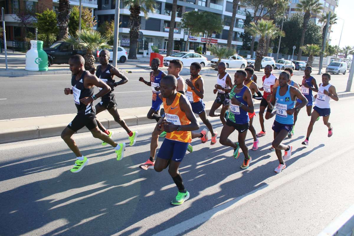 Maratonİzmirde Türkiyedeki en iyi derece geldi