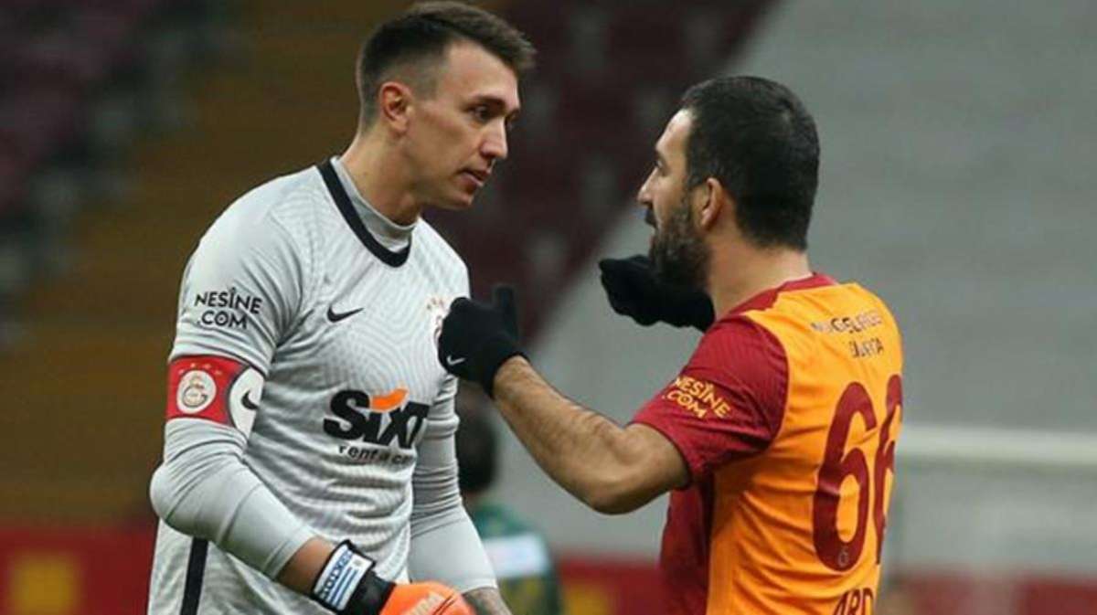 Marcao'nun Kerem'e saldırmasından sonra kaptanlar Arda ve Muslera arasında tartışma çıktı