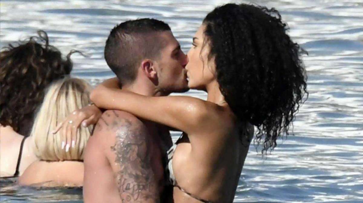 Marco Veratti ile model eşi Jessica Aidi, Ege'de aşka geldi! Birbirlerini öpücüklere boğdular