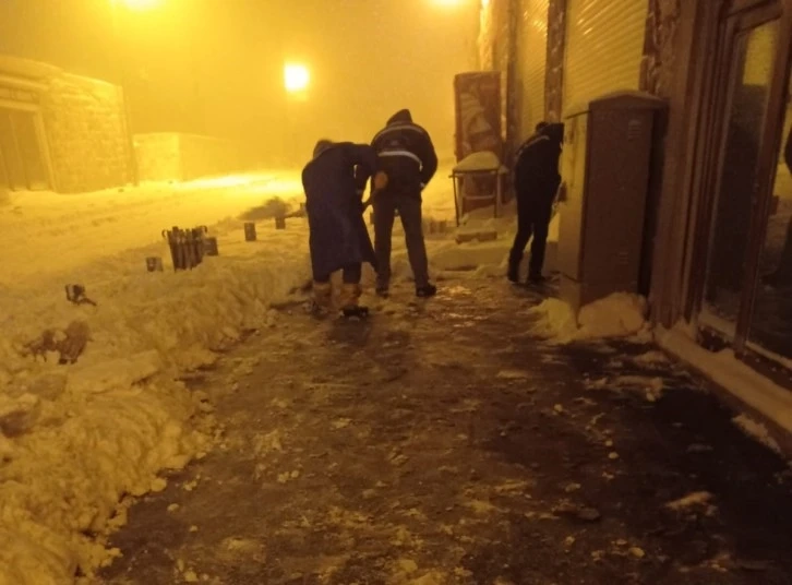 Mardin’de Gece Kar Temizliği