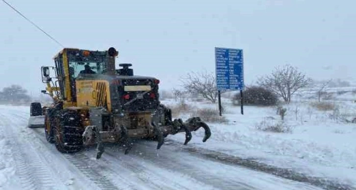 Mardin’de yolu kapanan 172 mahalle için ekipler çalışıyor