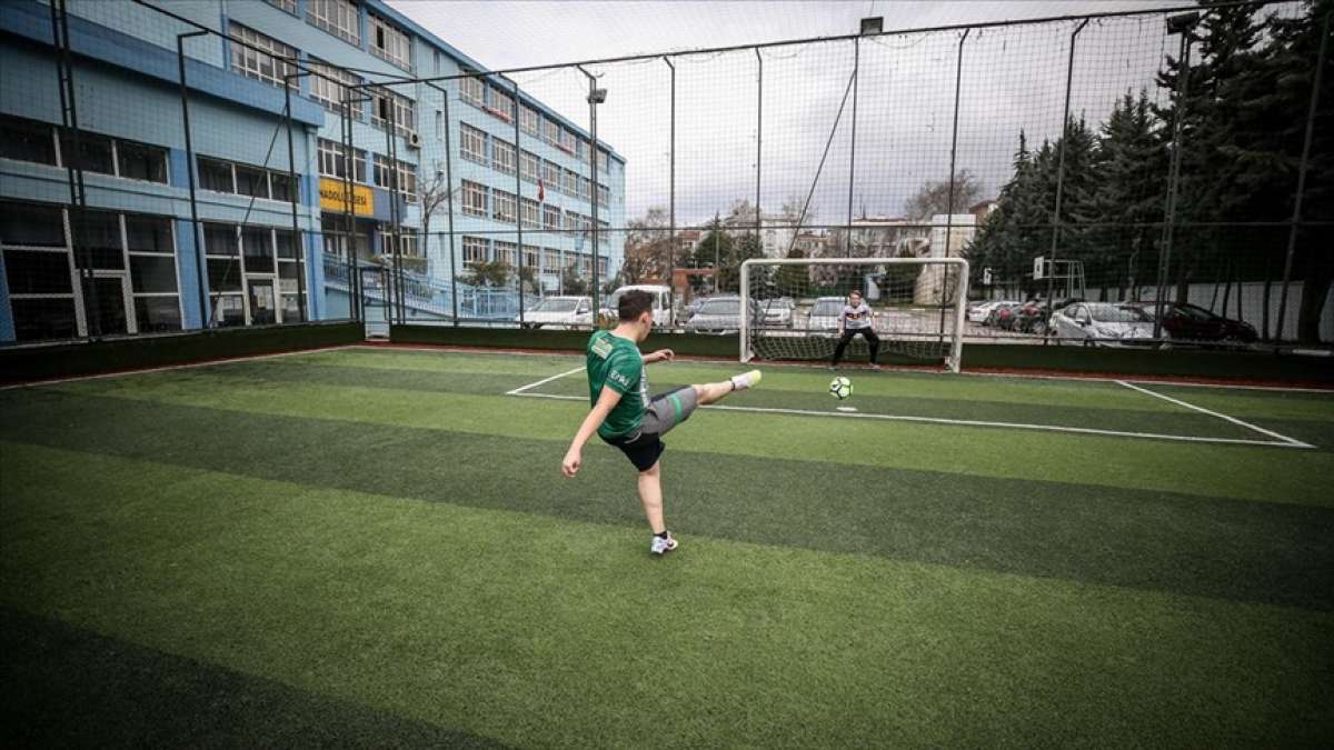 Marmara'da halı sahaları açılan tek il Bursa'da rezervasyon yoğunluğu yaşanıyor