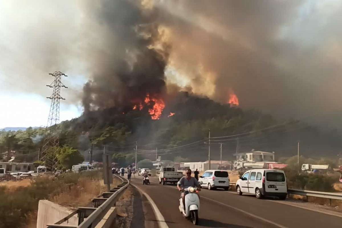 Marmaris Hisarönü tahliye ediliyor