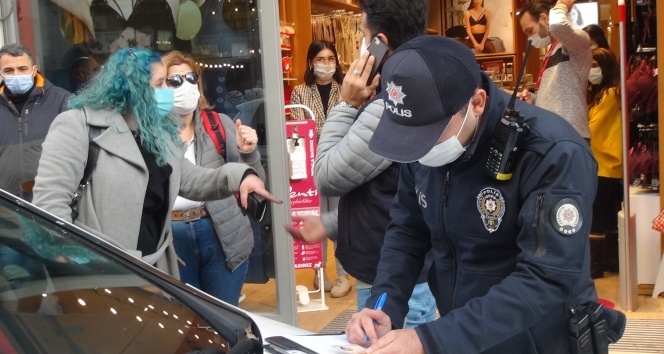 Maske cezasından kaçmak istedi, polise “Şov yapıyorsunuz” dedi