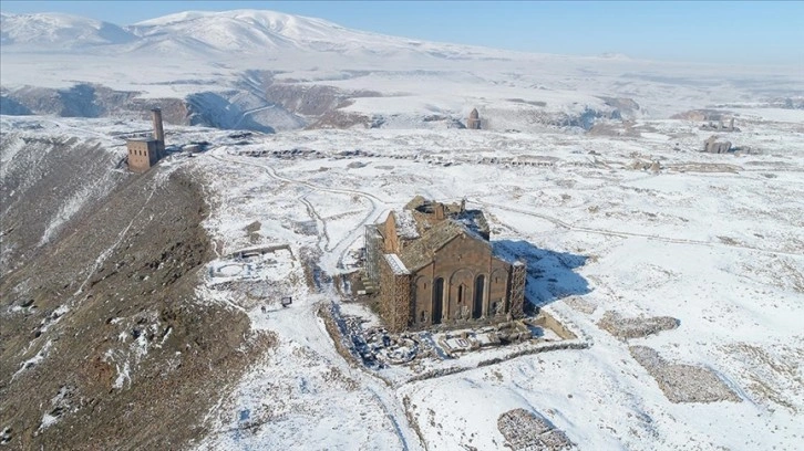 'Medeniyetler beşiği' Ani kar yağışıyla ayrı güzelliğe büründü