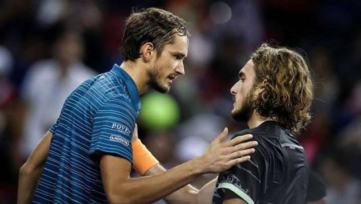 Medvedev ile Tsitsipas çeyrek finalde