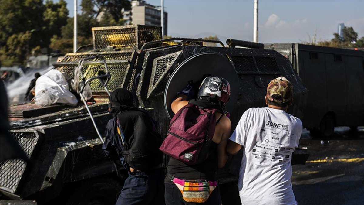 Meksika'da 8 Mart Dünya Kadınlar Günü yürüyüşünde 15'i kadın polis 19 kişi yaralandı