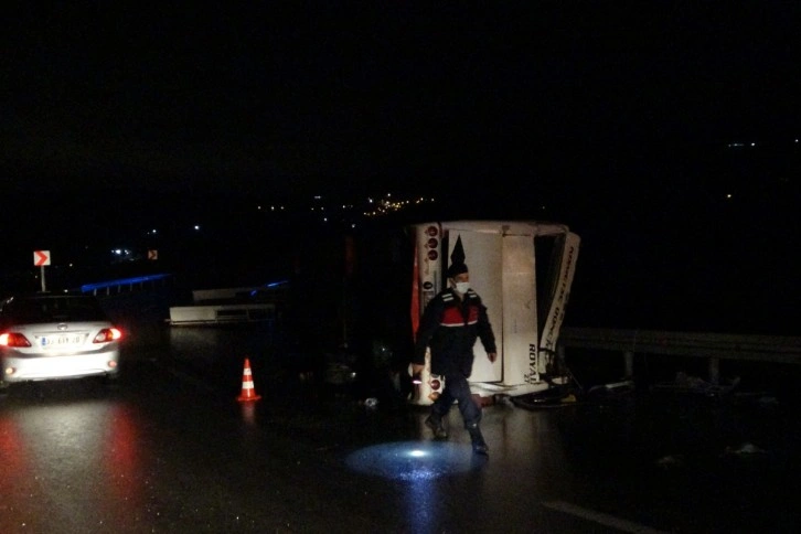 Mersin'de midibüs devrildi: 4 yaralı