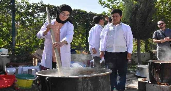 Meslek lisesinde şıra şenliği