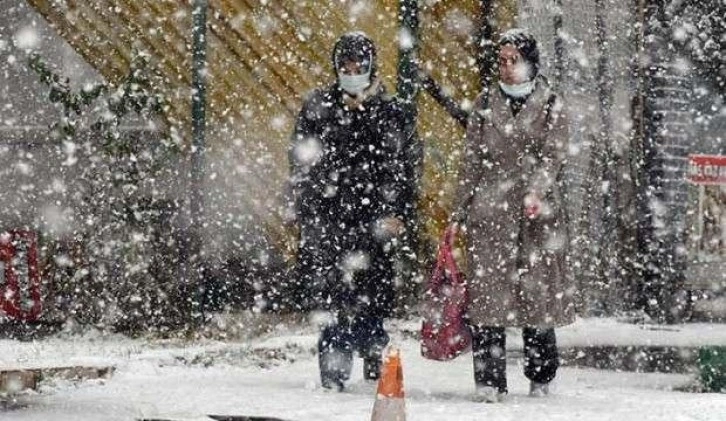 Meteoroloji duyurdu!  Karadeniz'de sağanak, Doğu'da kar...