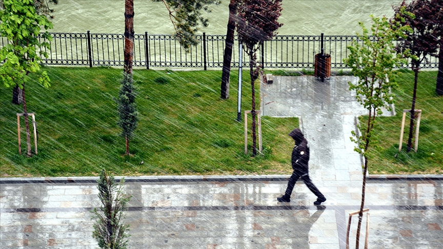 Meteoroloji Türkiye'nin doğu kesimleri için kuvvetli yağış uyarısında bulundu