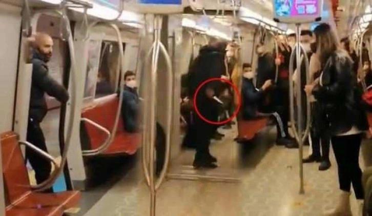 Metroda kadın yolcuya bıçak çekip hakaret eden şahıs yakalandı