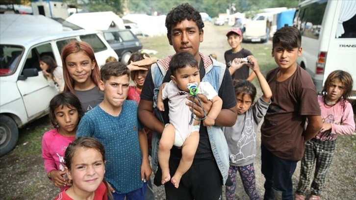 Mevsimlik tarım işçilerinin zorlu fındık mesaisi sürüyor