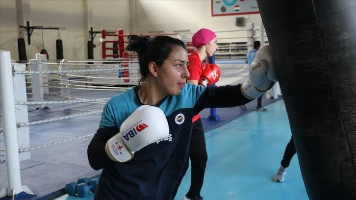 Milli boksör Kevser, Gençler Dünya Şampiyonası'nda altın madalya için yumruk sallayacak