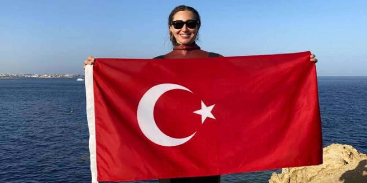 Milli yüzücü Şahika Ercümen rekor kırdı