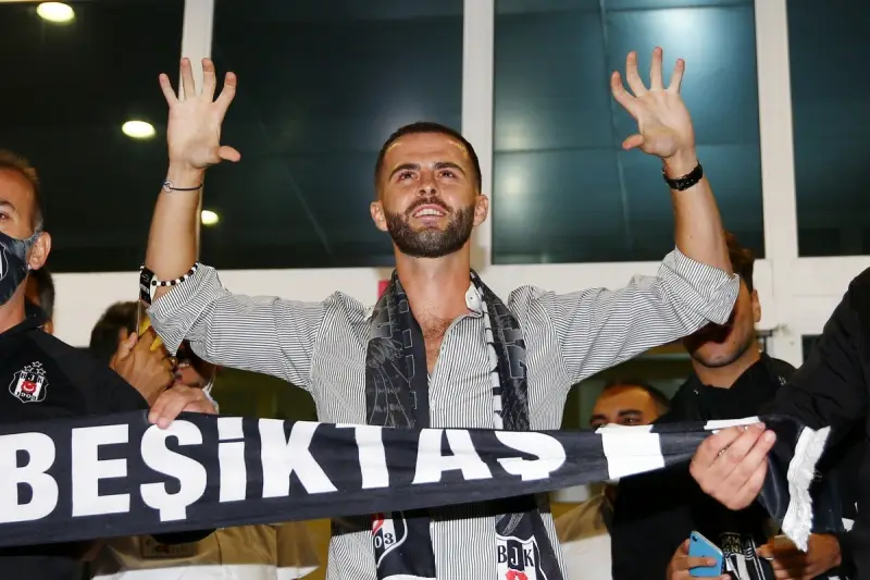 Miralem Pjanic’e taraftarlardan coşkulu karşılama