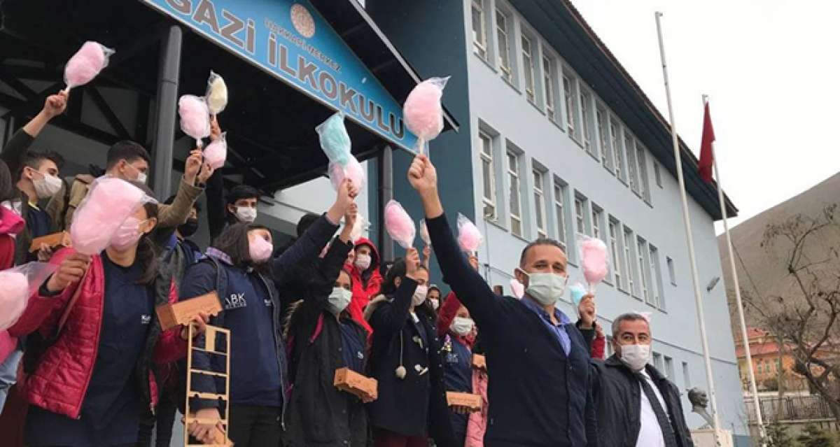 Motivasyon otobüsü, Hakkari'deki öğrencilerle buluştu