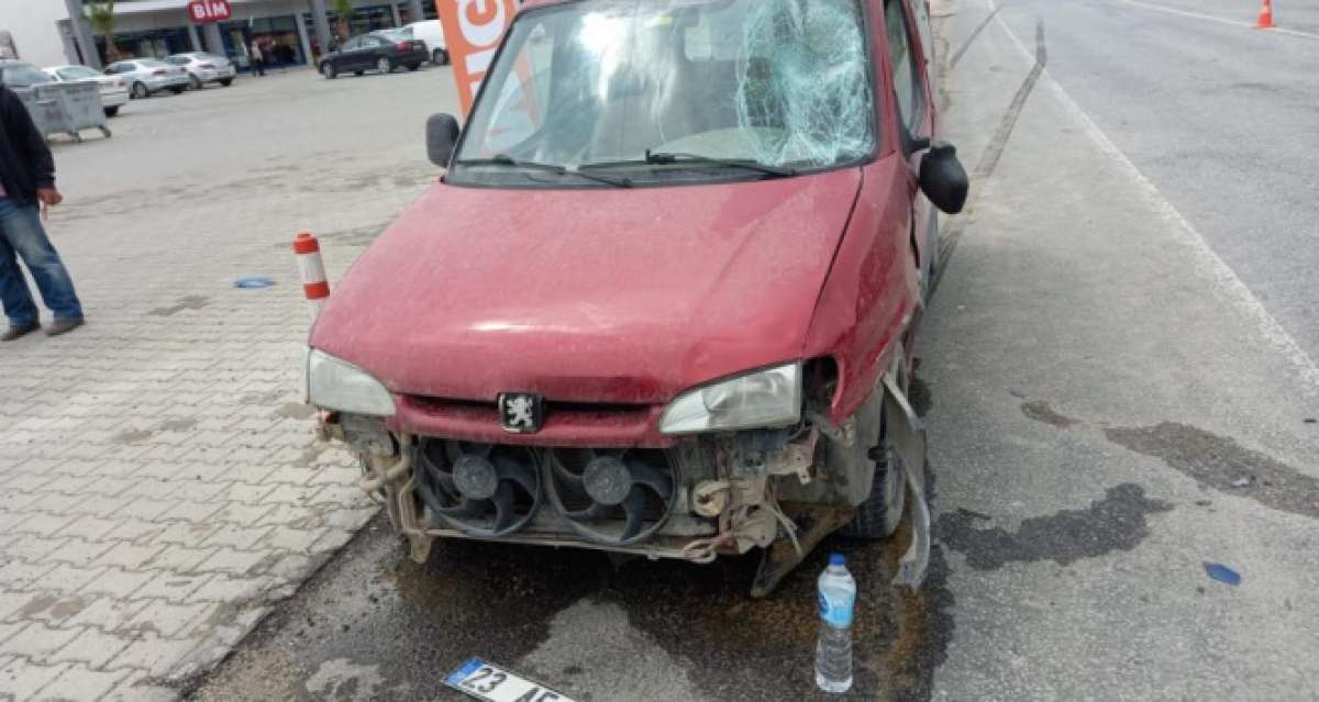 Motosiklet ile otomobil kafa kafaya çarpıştı: 1 ölü