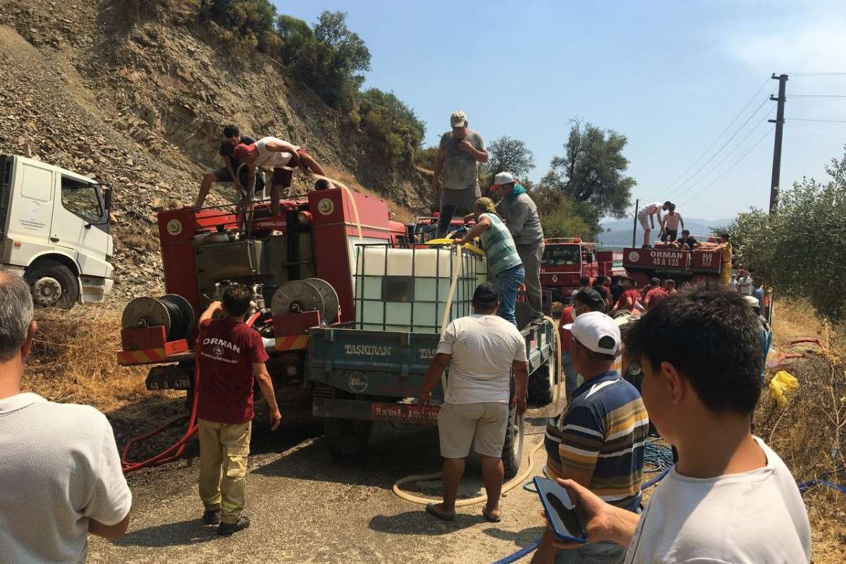 Muğla'da alevler yeniden yükselmeye başladı, vatandaşlar seferber oldu