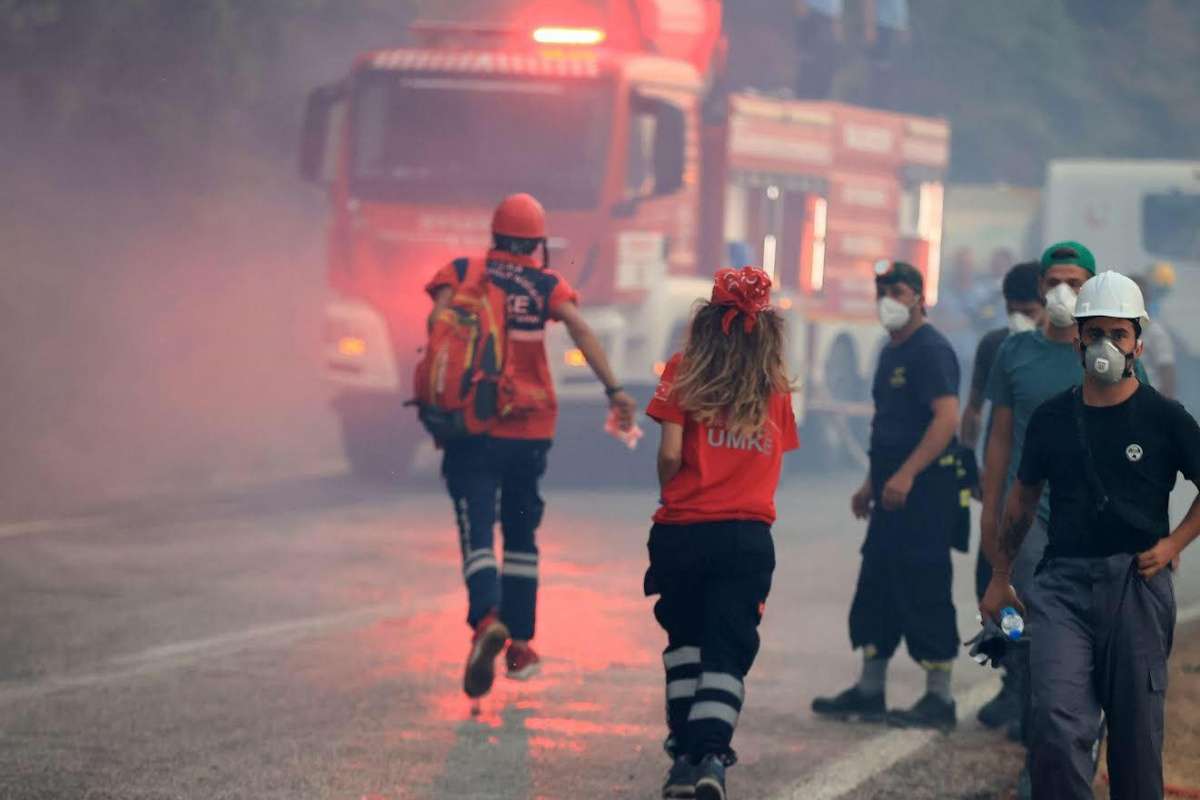 Muğla'daki yangının gizli kahramanları yoğun çaba sarf ediyor