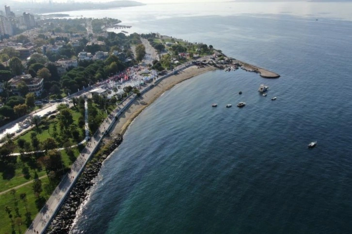 Müsilajdan arındırılan Caddebostan ve Kartal sahilleri havadan görüntülendi