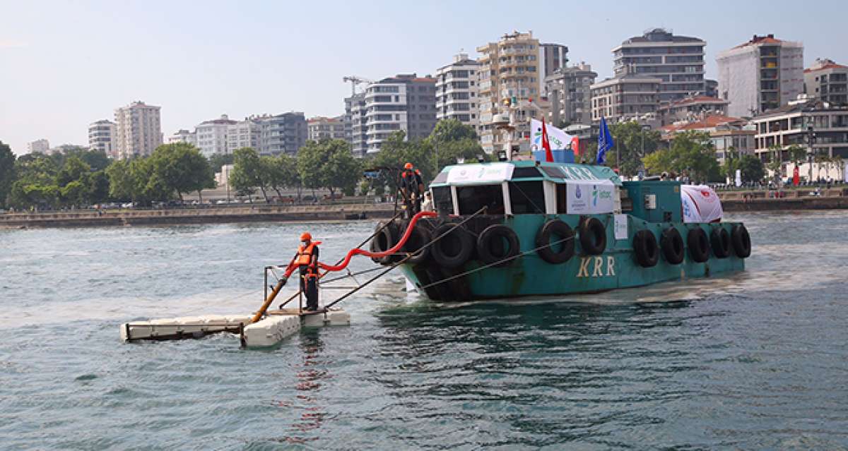 Müsilajla mücadele seferberliği Caddebostan Sahili'nde başladı