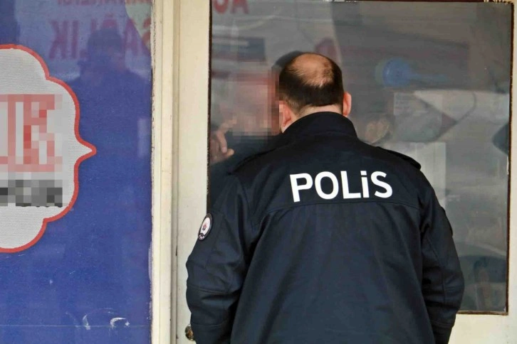 Müzakereci polisin bir sözü, kilitli kapıyı açtırdı