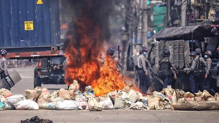 Myanmar ordusunun 65 protestocuyu kasten öldürdüğü iddia edildi