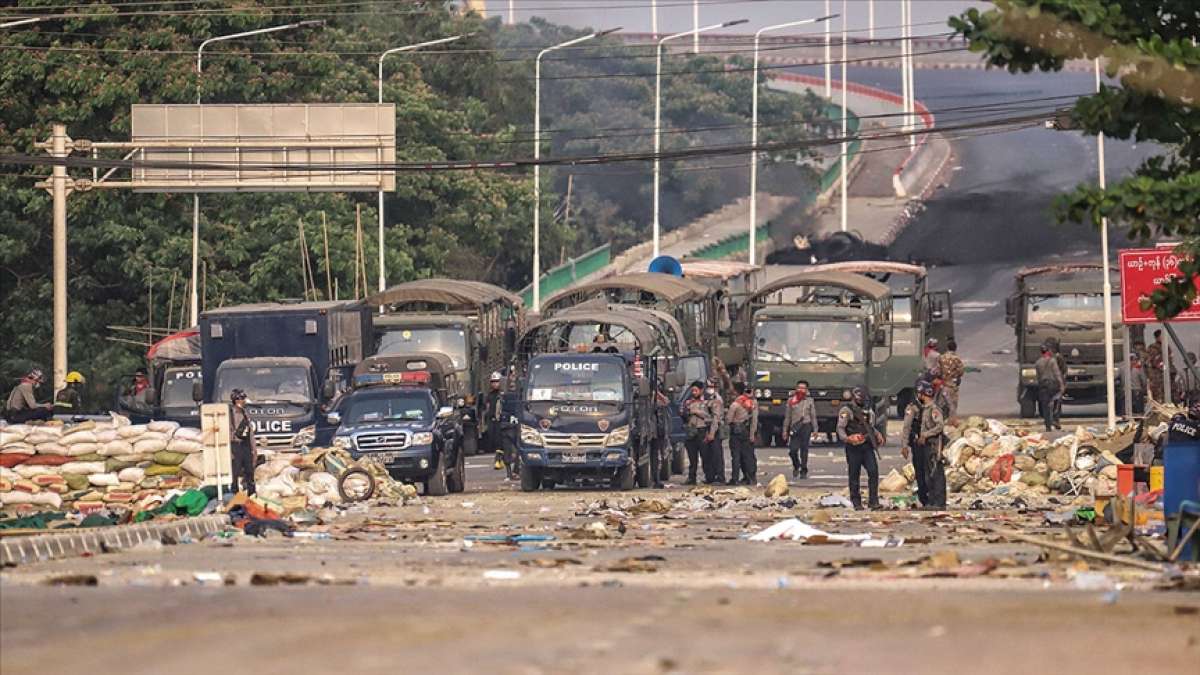 Myanmar'da askeri yönetim Yangon kentinin bazı kasabalarında sıkı yönetim ilan etti