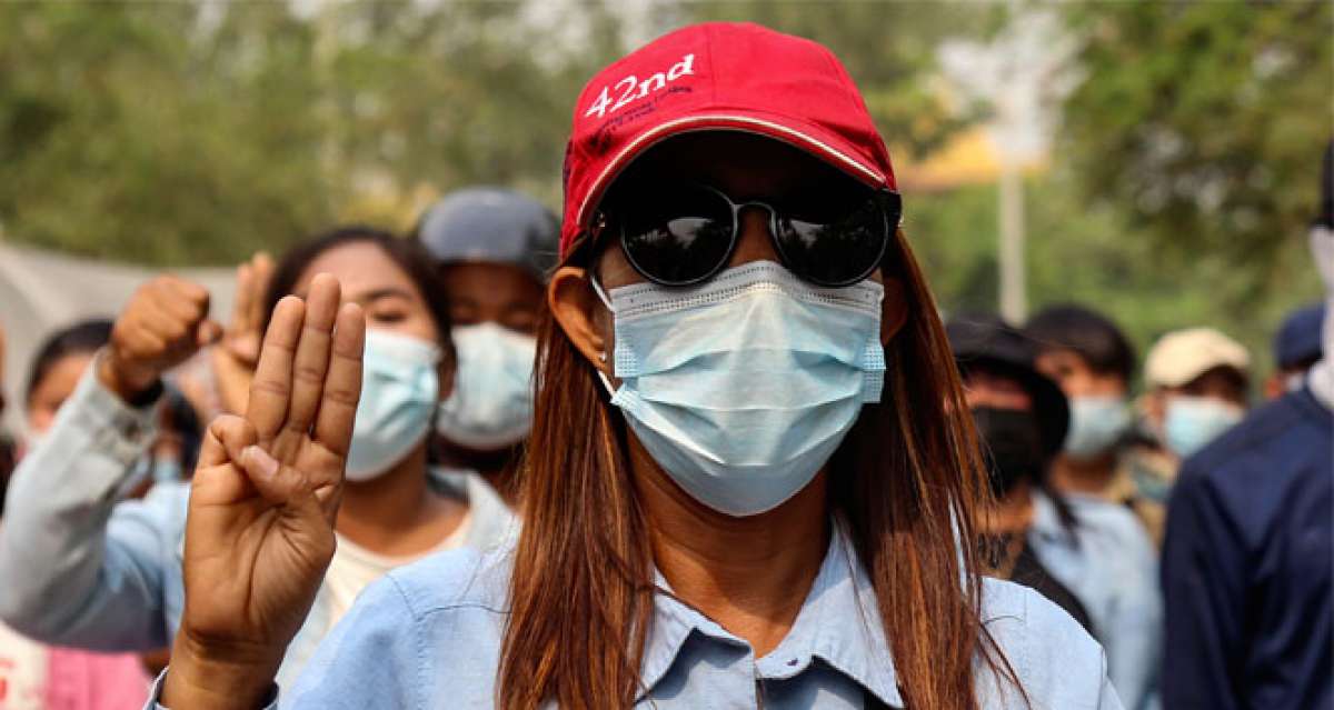 Myanmar'da cuntanın göstericilere kanlı müdahalesi sürüyor