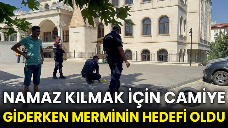 Namaz kılmak için camiye giderken merminin hedefi oldu