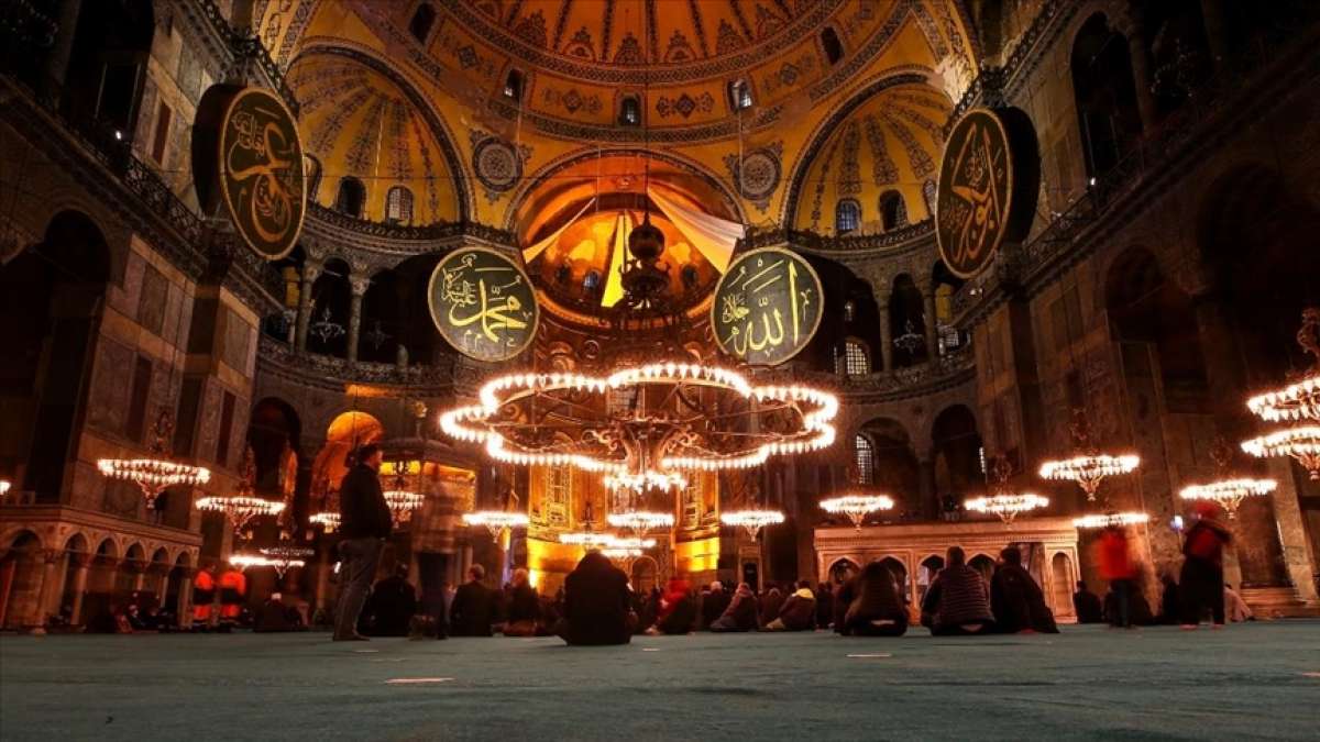 Necmettin Erbakan vefatının 10. yılında Ayasofya-i Kebir Cami-i Şerifi'nde anıldı