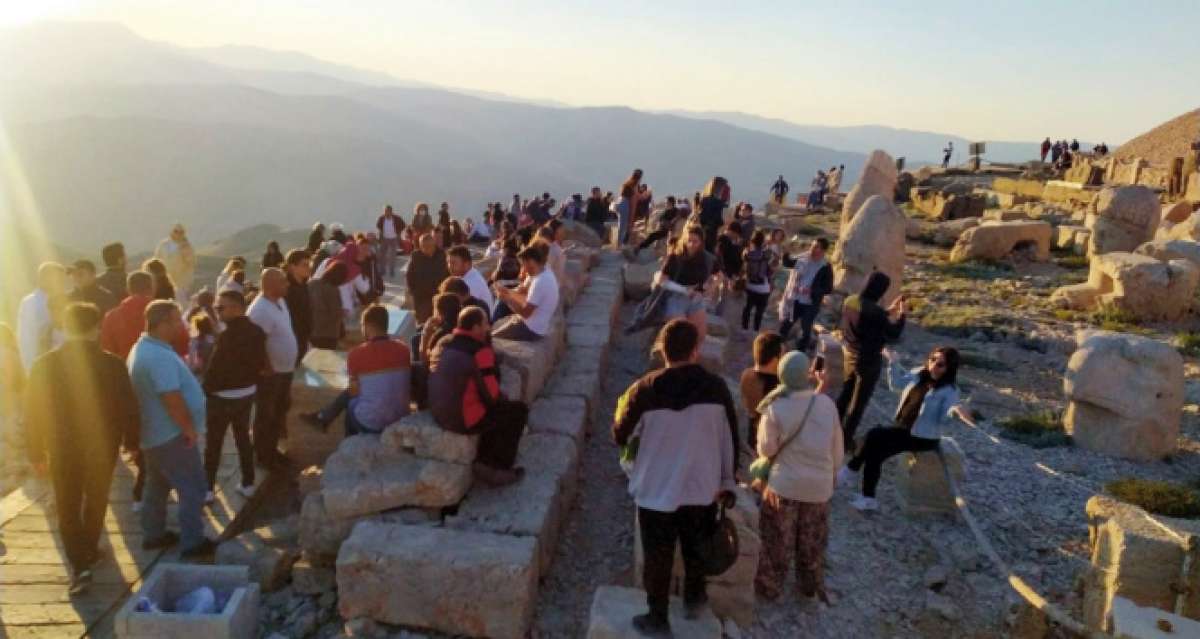 Nemrut Dağı'na turist akını