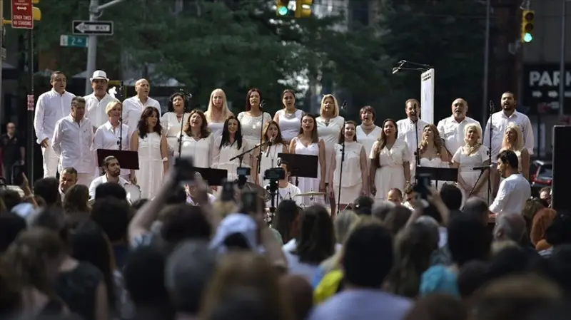 New York Atatürk Korosu, açık hava konserinde sanatseverleri Türk müziğiyle buluşturdu