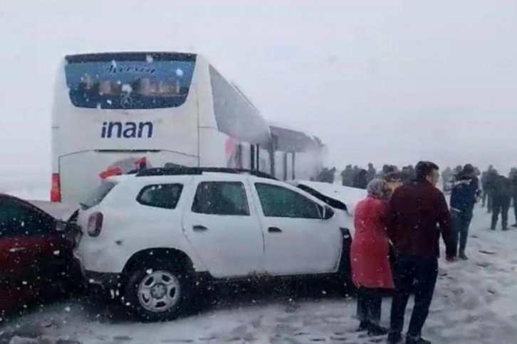 Niğde Otoyolu'nda zincirleme trafik kazası