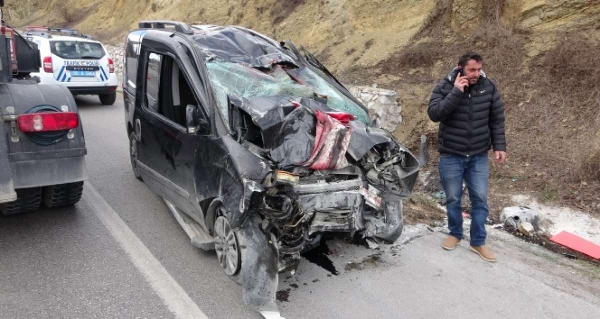 Oğullarını askere teslim eden aile kaza yaptı: 3 kişi hayatını kaybetti