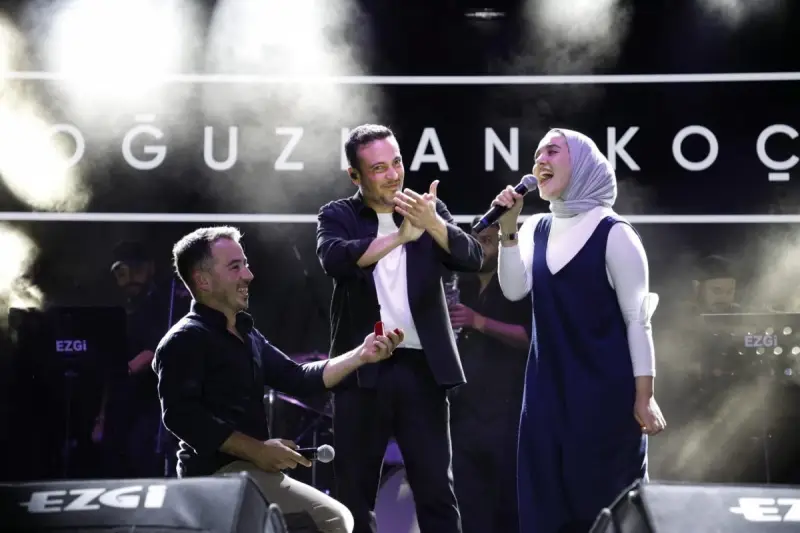 Oğuzhan Koç konserinde sürpriz evlilik teklifi