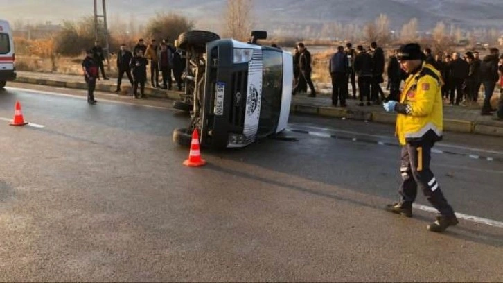 Okul servisi devrildi: 11 öğrenci yaralandı