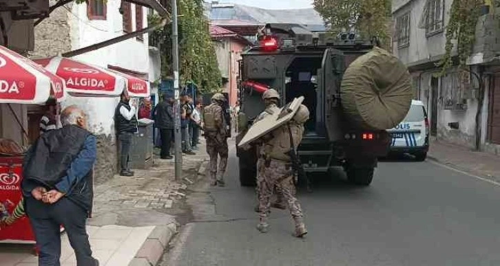 Operasyona giden polislere saldırı: 3 yaralı