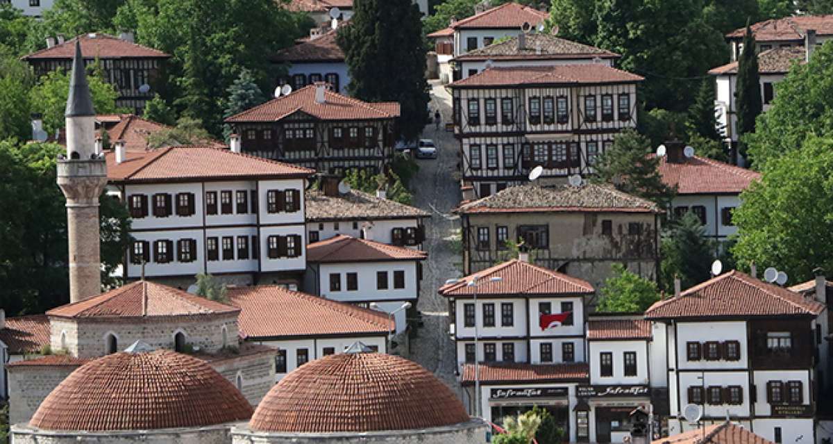 Osmanlı kenti Safranbolu tam kapanmada bayramı kuş cıvıltılarıyla geçiriyor